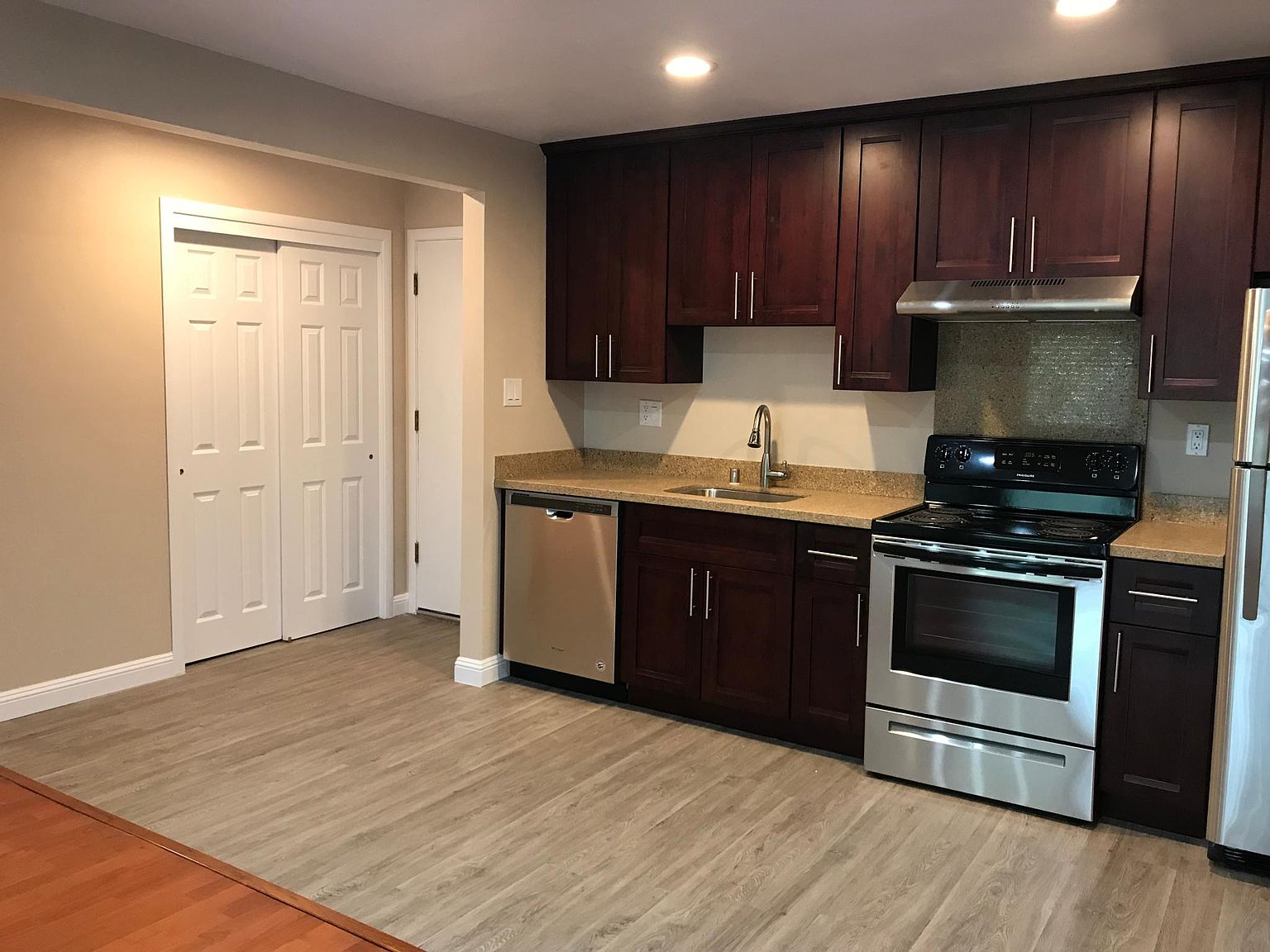 1BR/1BA Apartment on Alameda De Las Pulgas · Belmont photo 5