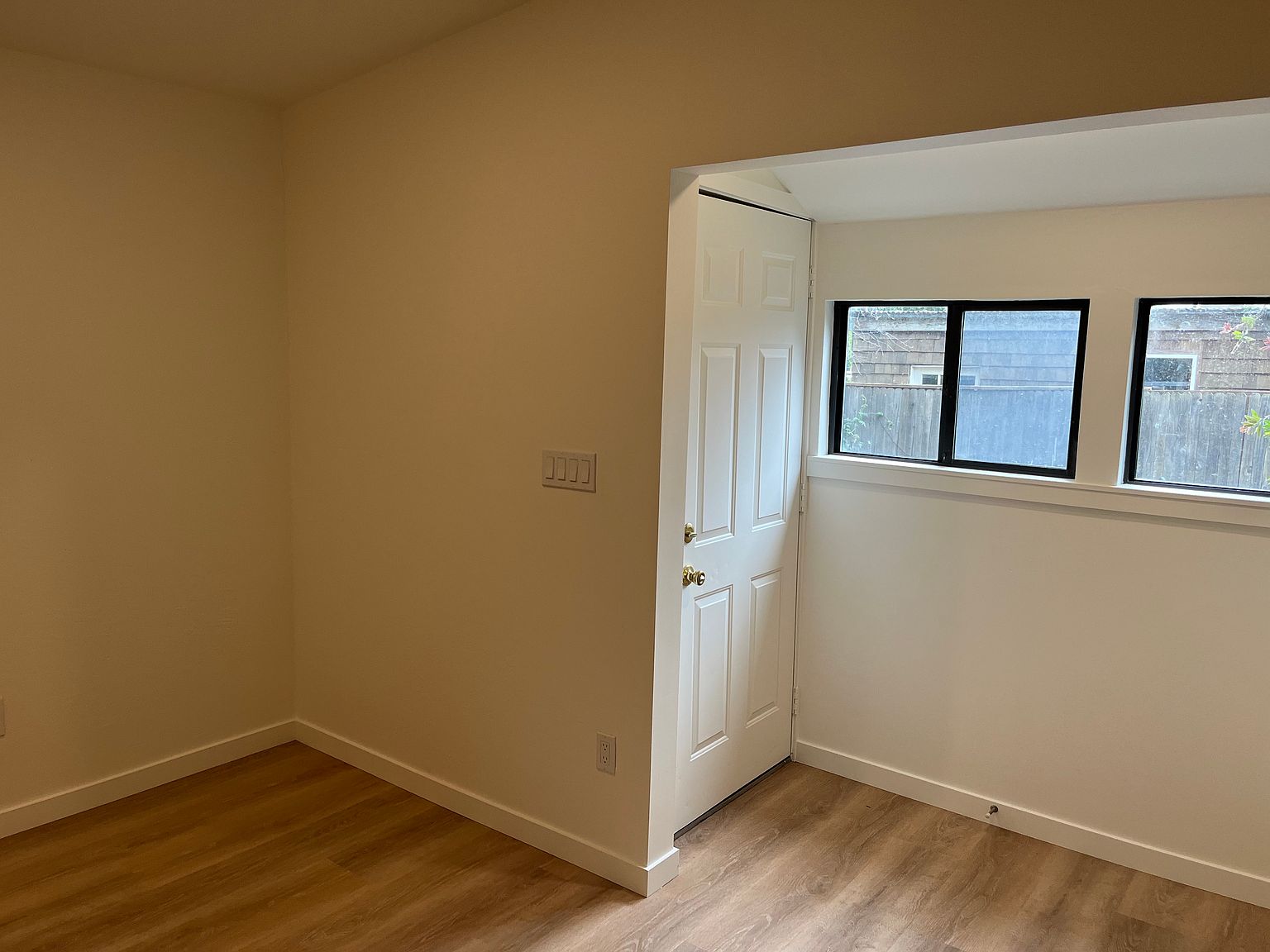 3024 Fulton St photo 2