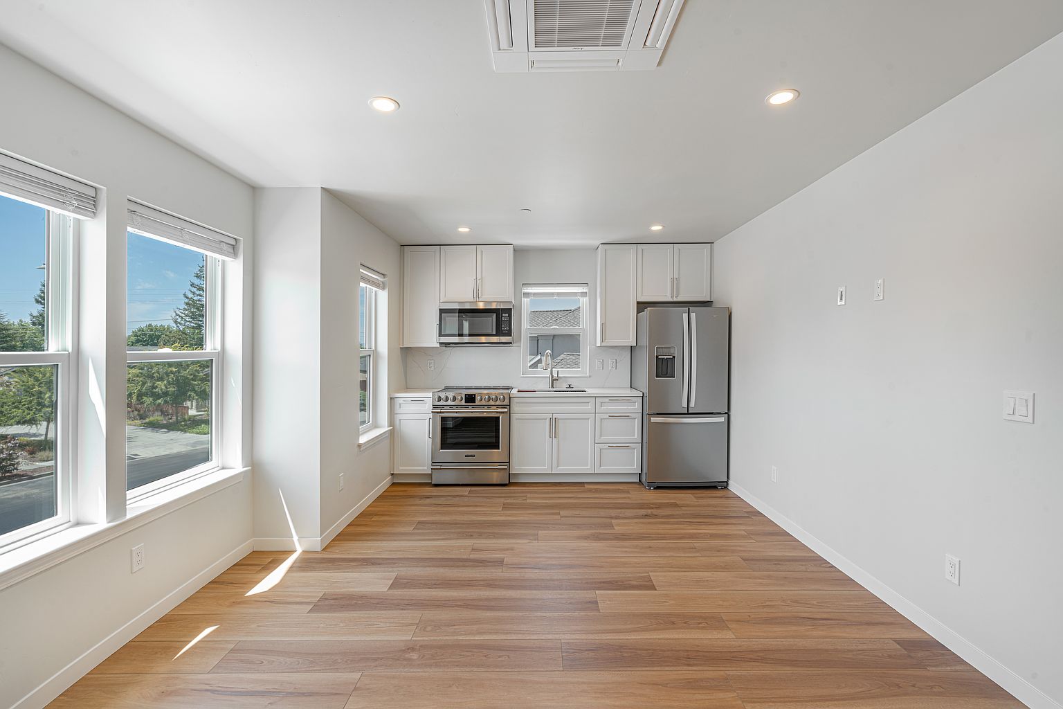 1905 Sansone Dr photo 4