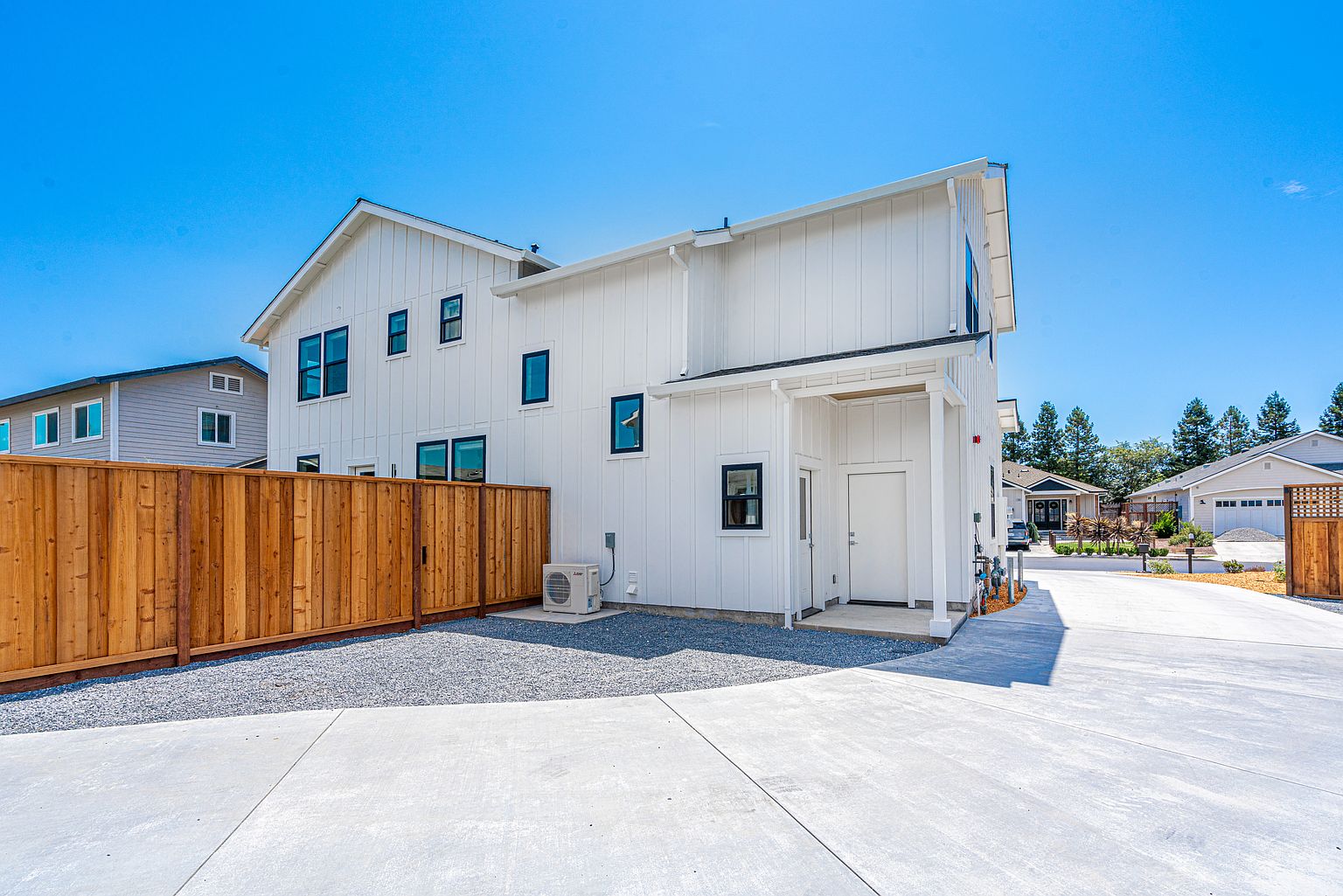 1905 Sansone Dr photo 2