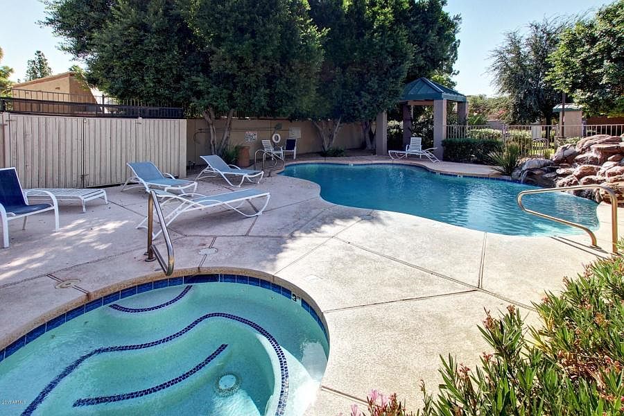 2027 E University Dr photo 3