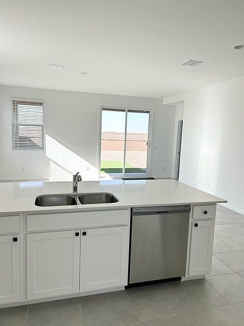 37728 N Front Runner Ln photo 3
