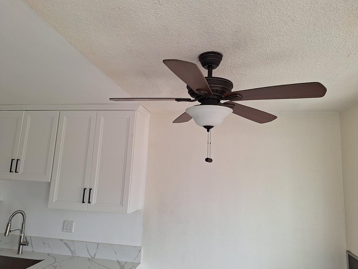 4245 42nd St photo 2