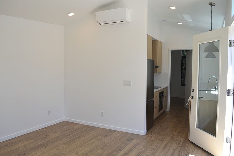 429 Turney St photo 4