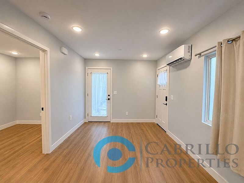 3079 Martin Ave photo 5