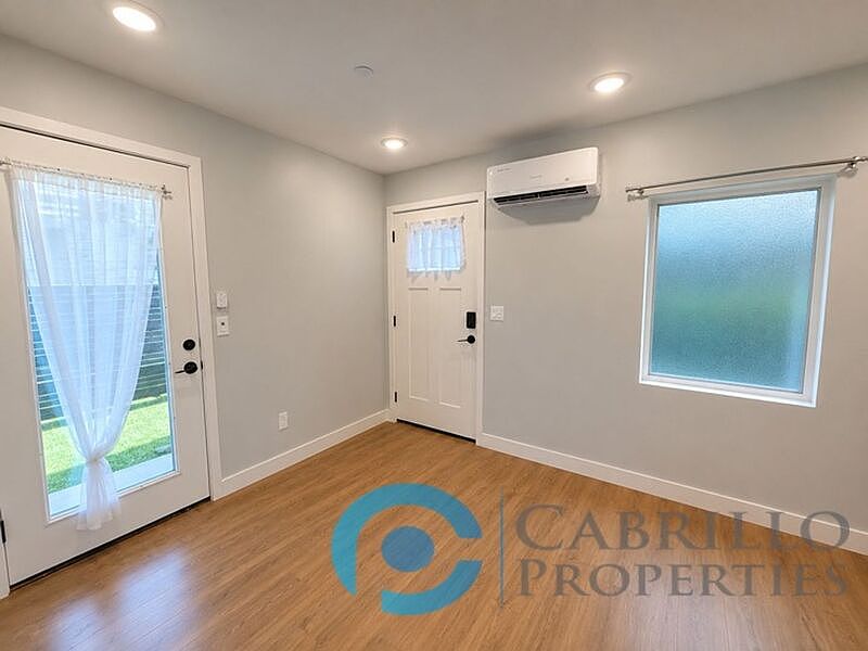 3079 Martin Ave photo 4