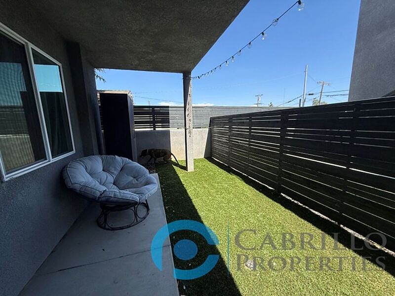 3079 Martin Ave photo 2
