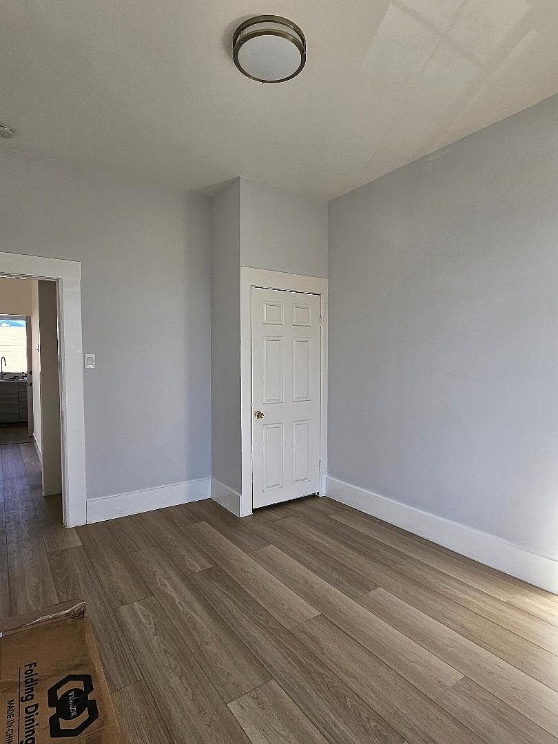 120 Parkview Ave photo 3