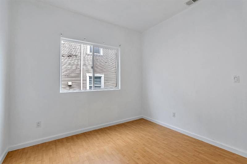 2BR/1BA Apartment on International Blvd · Oakland photo 3