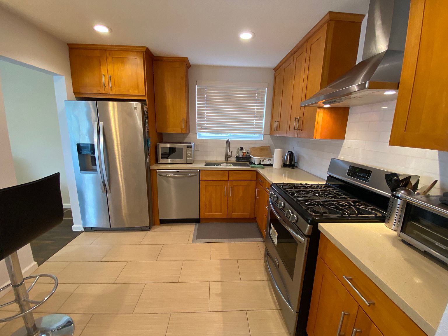 28 Rockford Ave photo 2