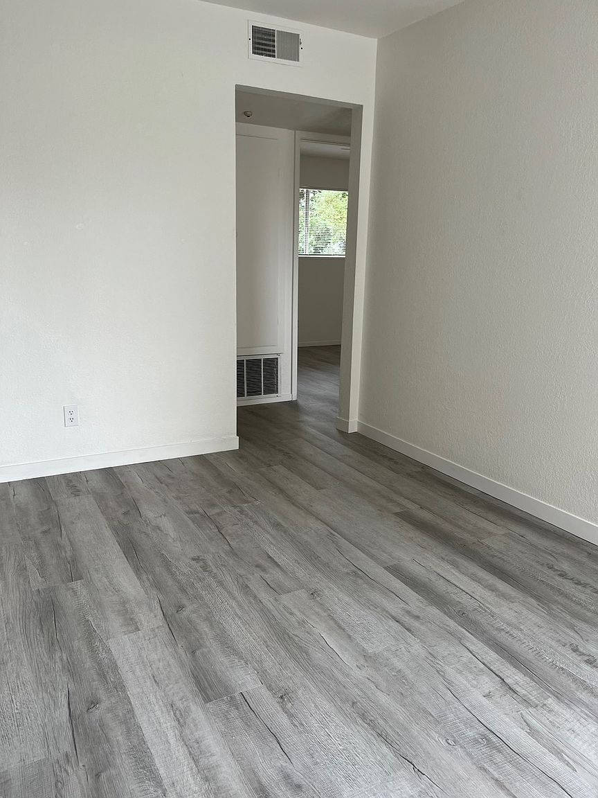 1019 Civic Center Dr photo 2