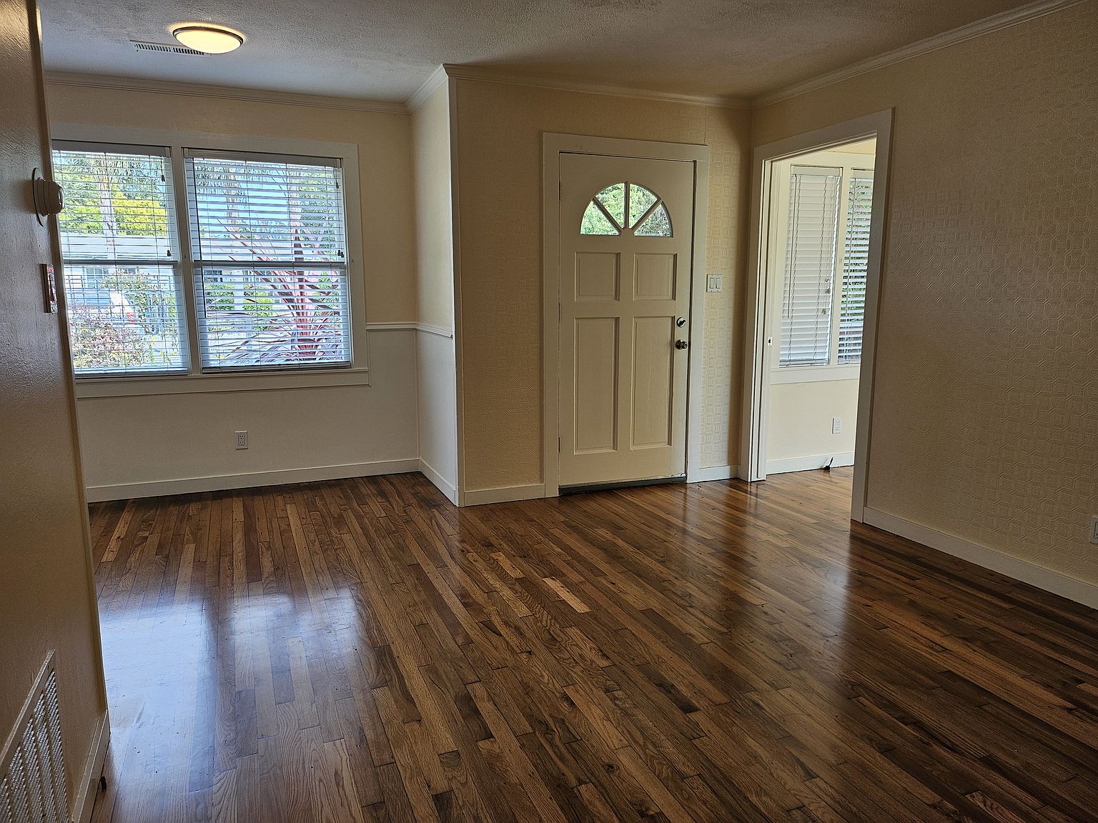 1485 Chanticleer Ave photo 5