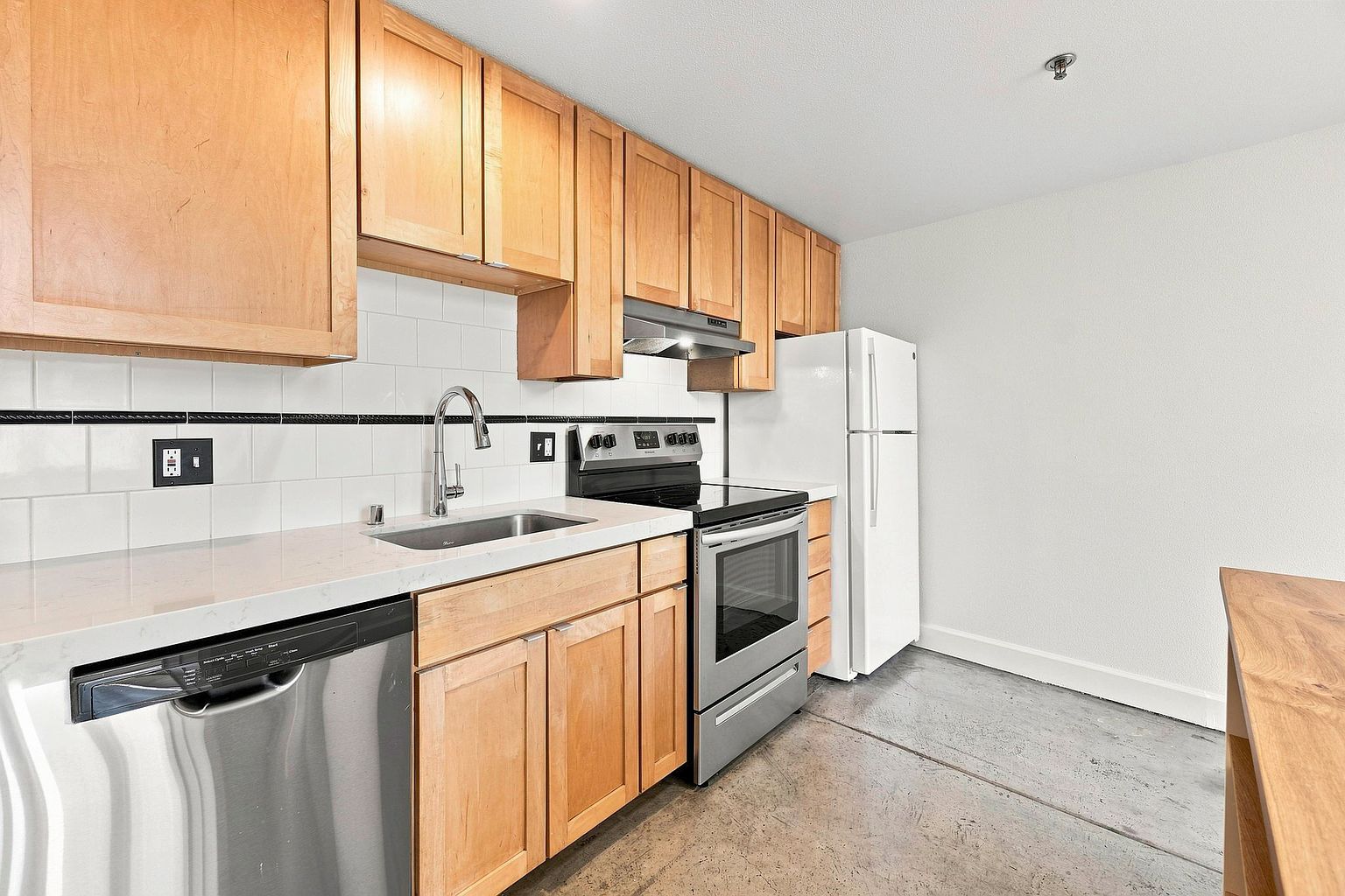 18 Bernice St photo 3