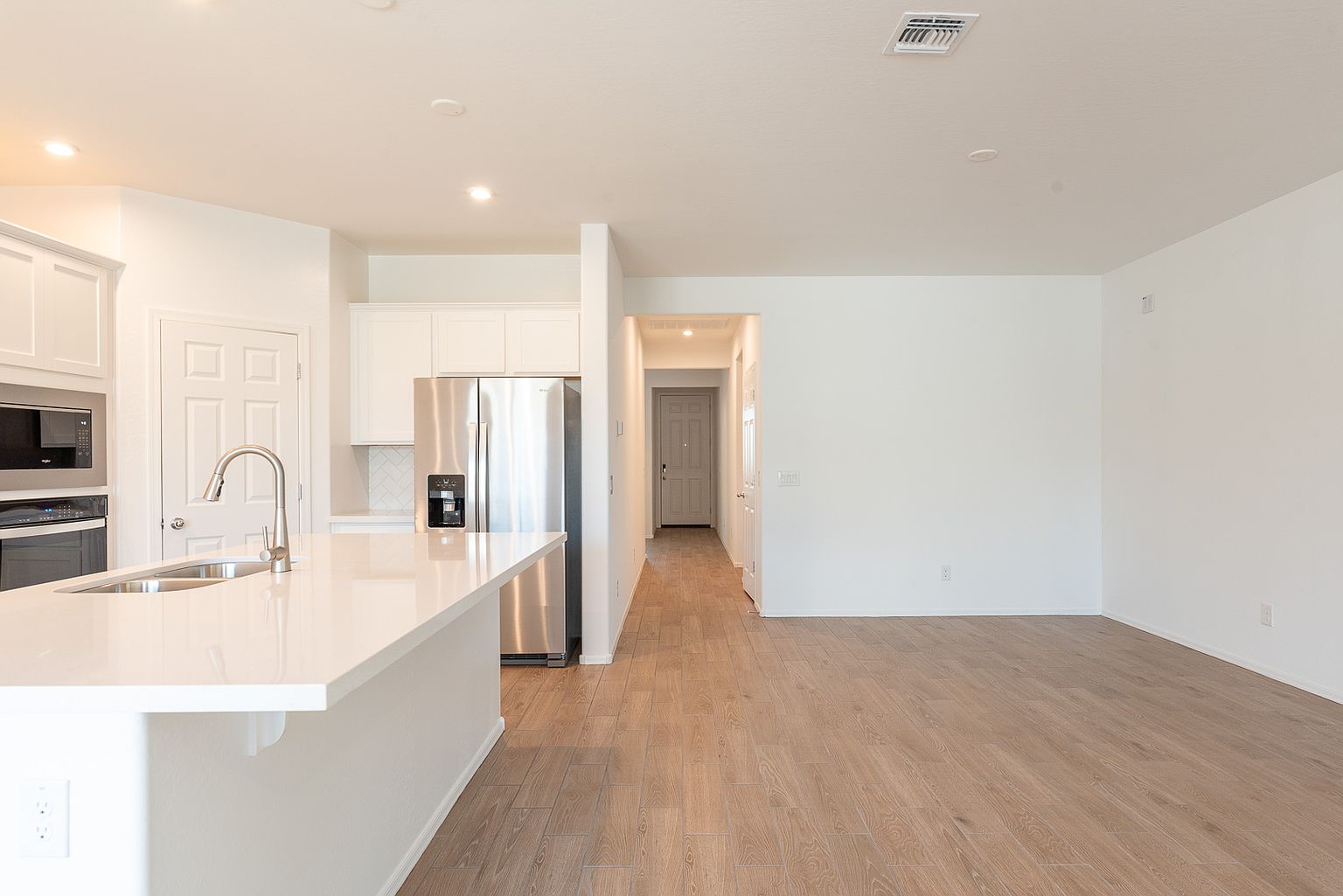 19214 W Badgett Ln photo 2