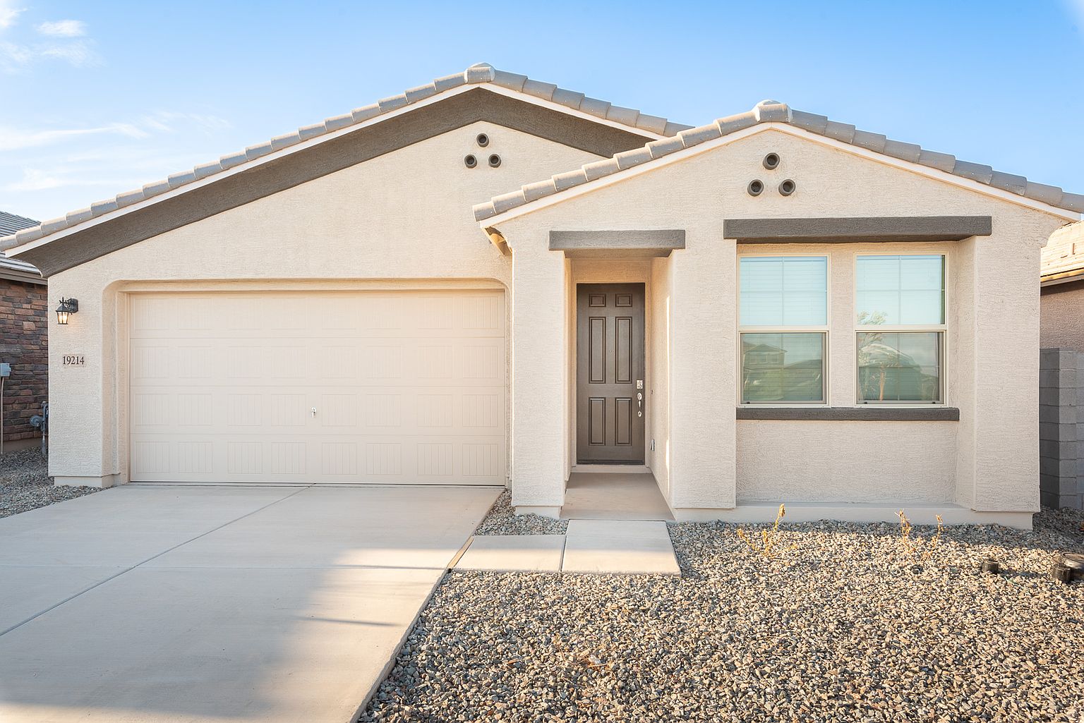 19214 W Badgett Ln photo 4