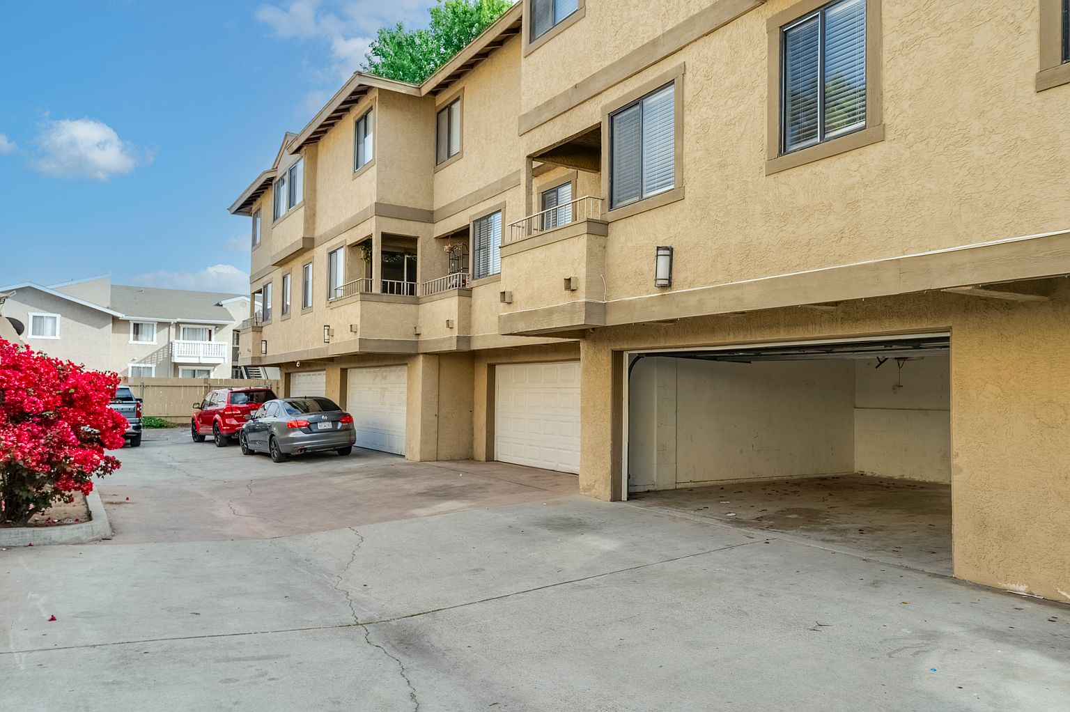 582 Arizona St photo 3