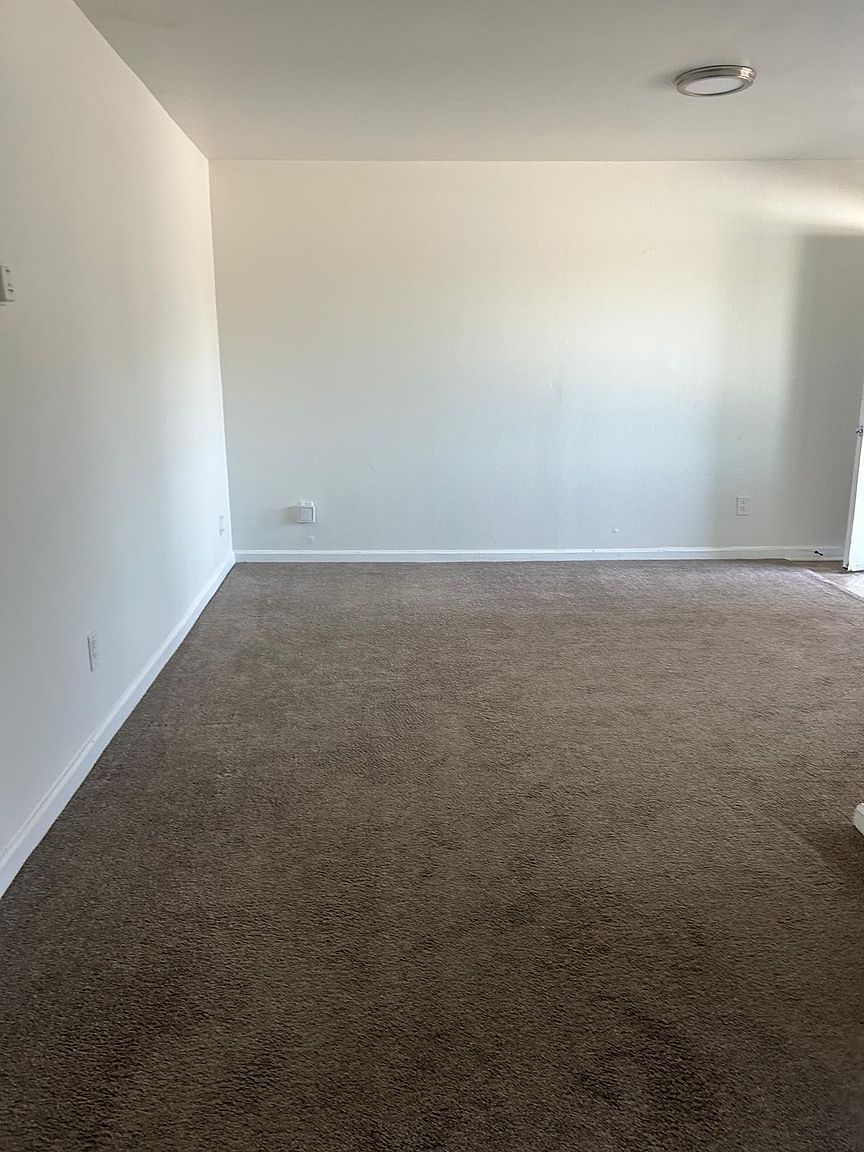 4225 Menlo Ave photo 3