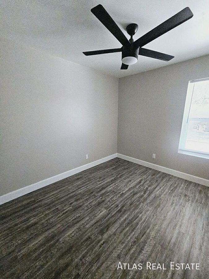 2826 E Capri Cir photo 2