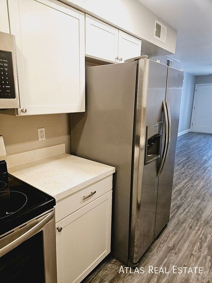 2826 E Capri Cir photo 5