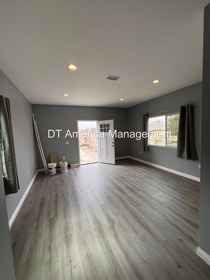 10588 Darwell Ct photo 3
