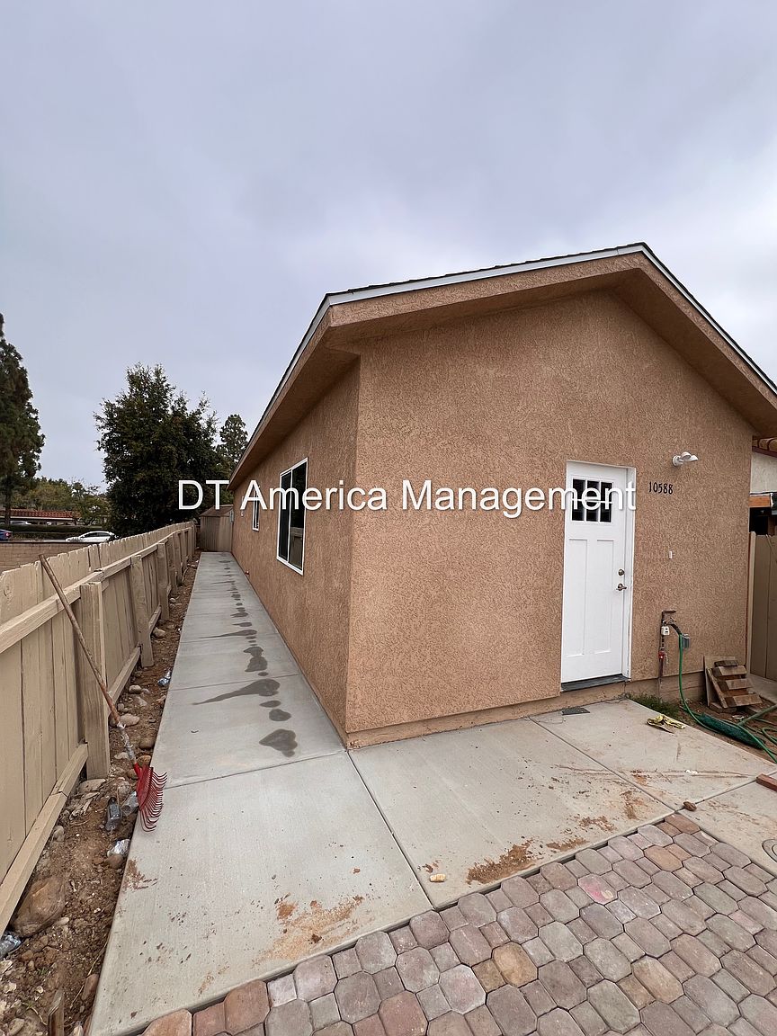 10588 Darwell Ct photo 2