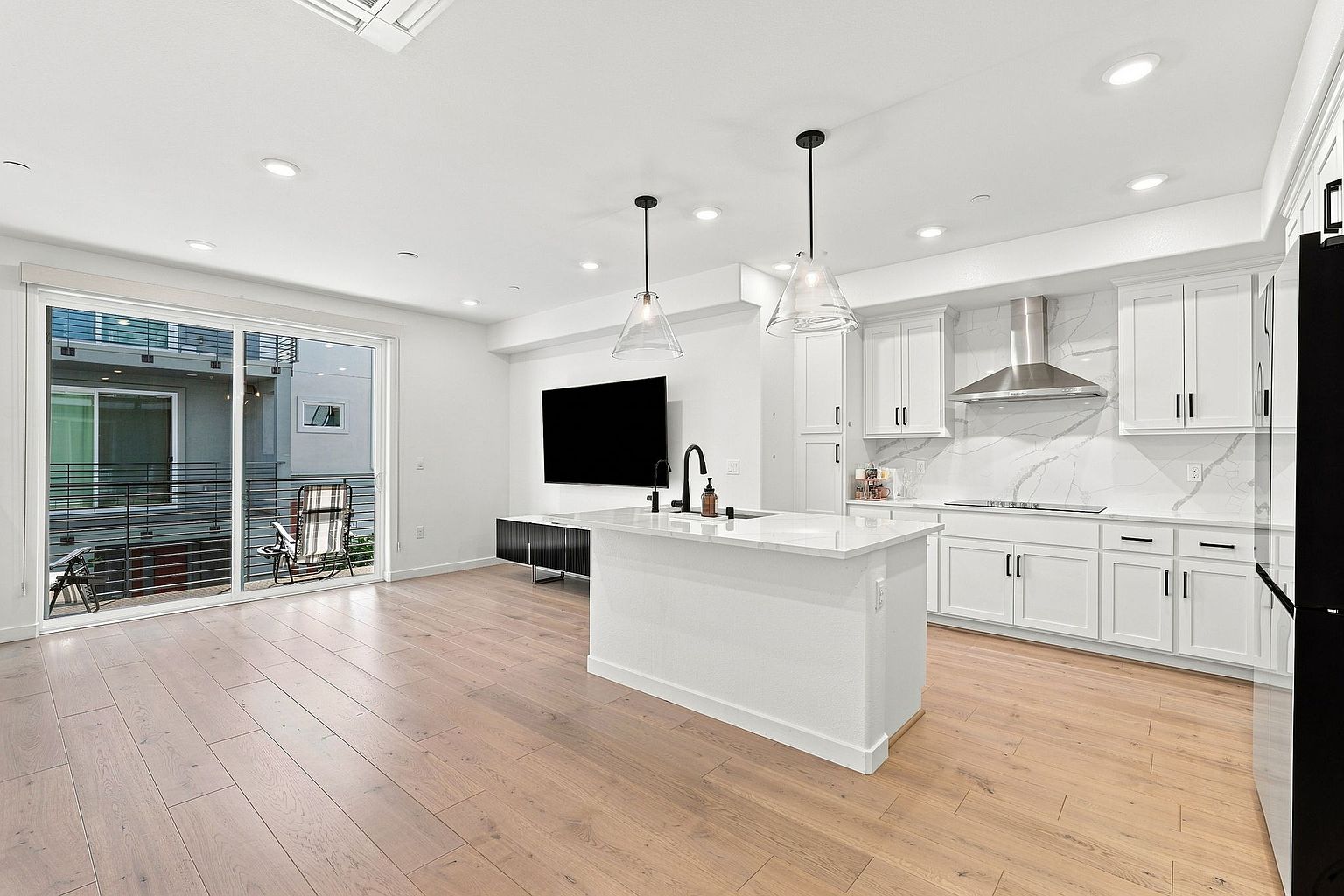 790 Redberry Way photo 3
