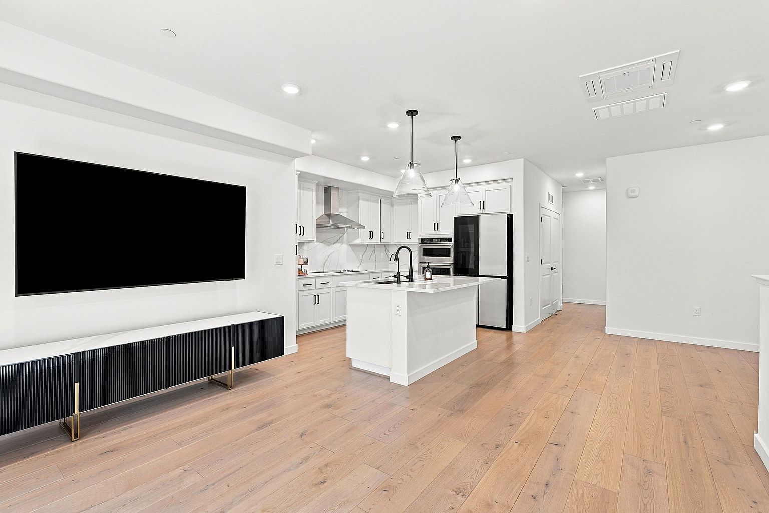 790 Redberry Way photo 4