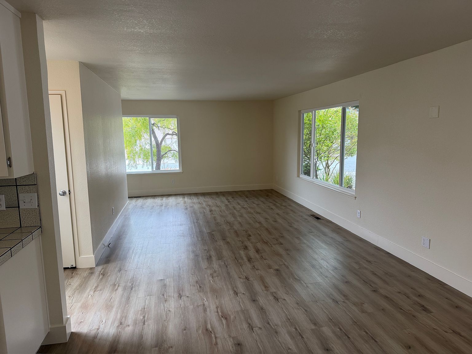 2069 Dolphin Dr photo 5