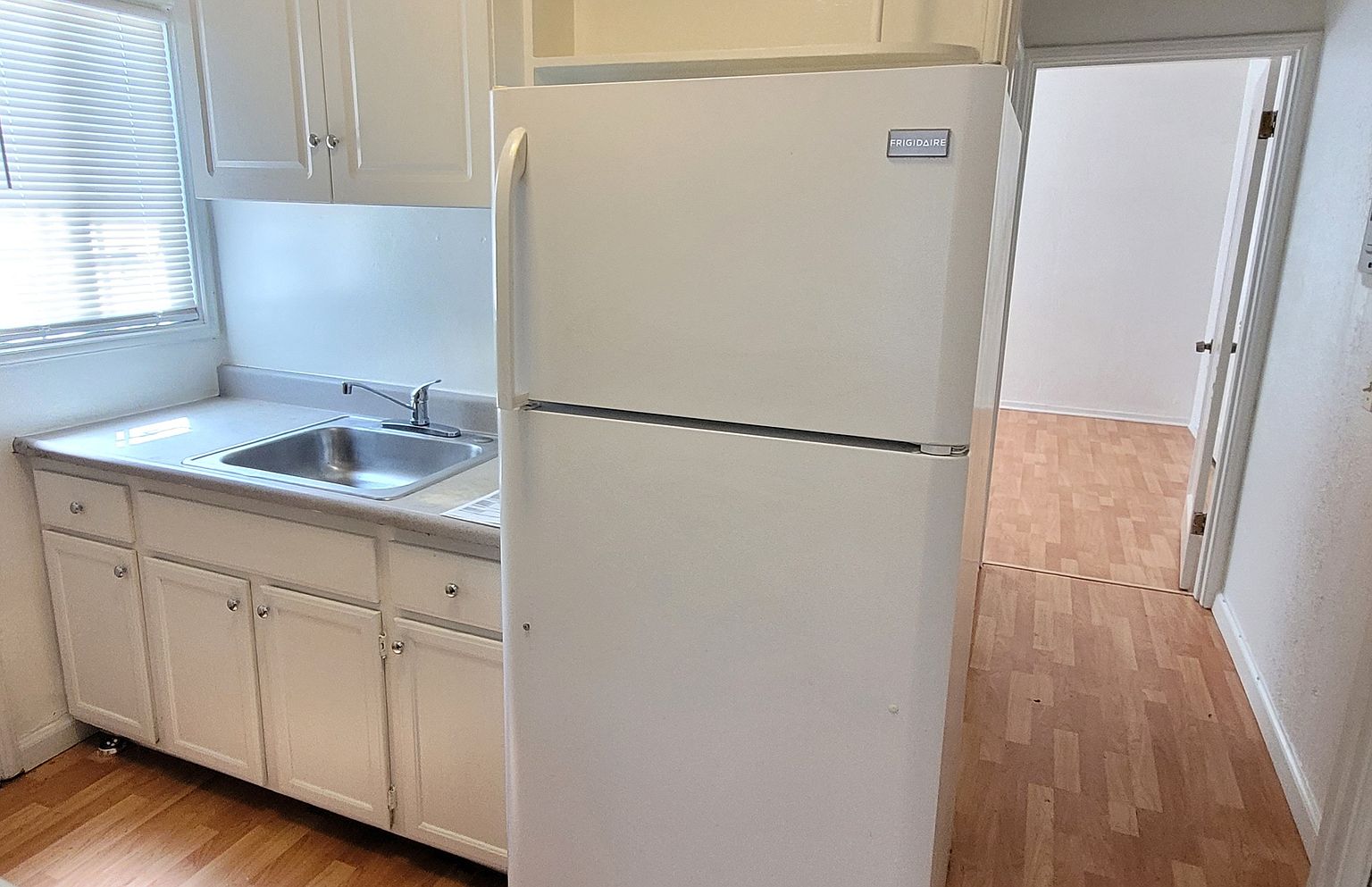 5825 Harmon Ave photo 2