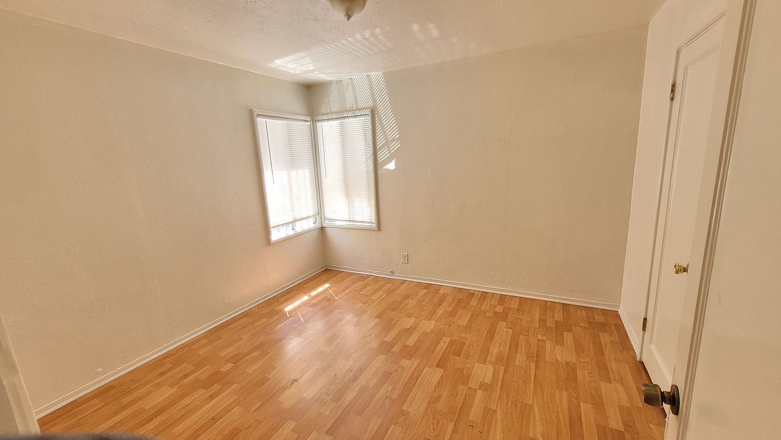 5825 Harmon Ave photo 4