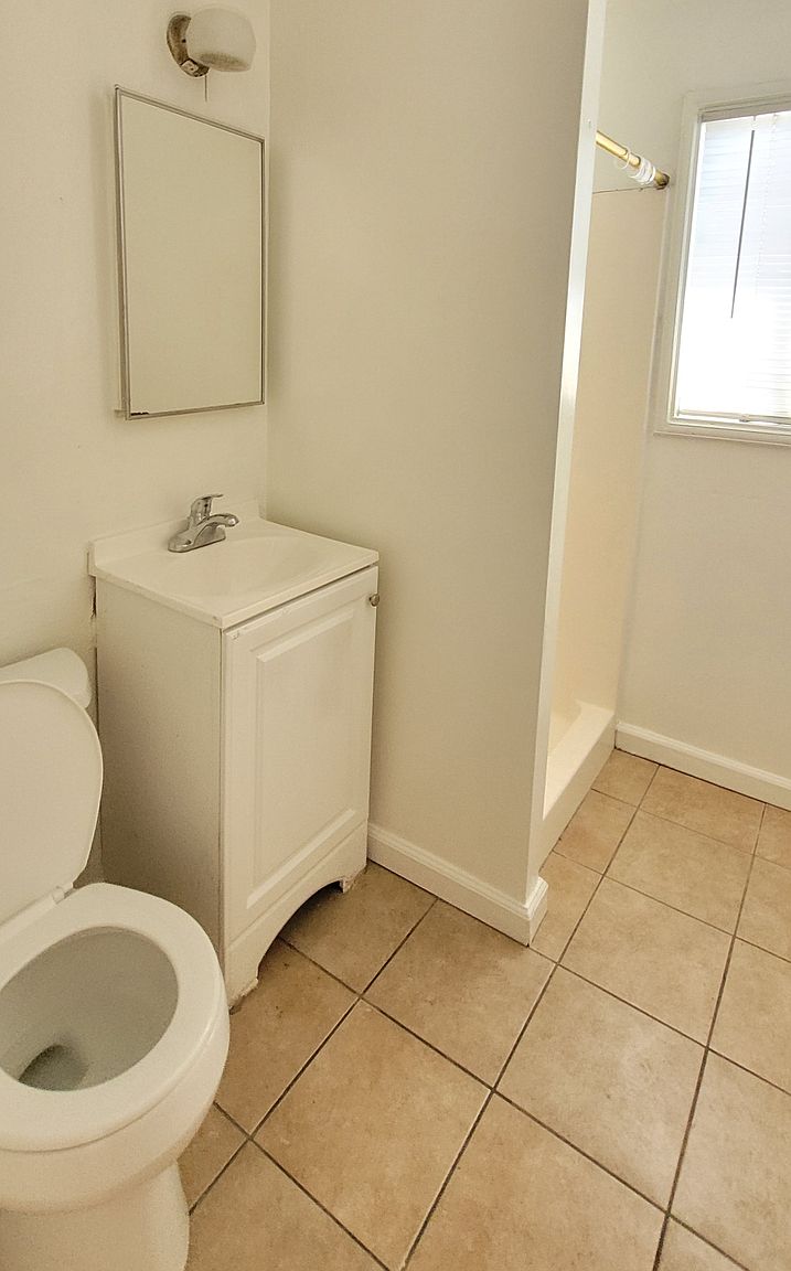5825 Harmon Ave photo 3