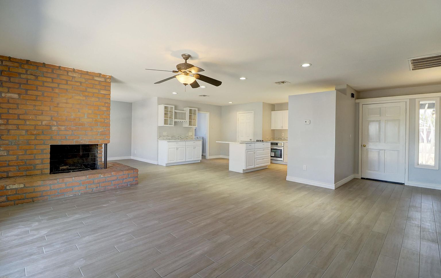 3300 S Terrace Rd Room 4 photo 2