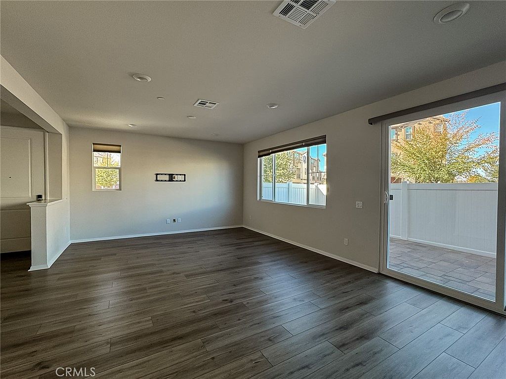 40247 Birchfield Dr photo 4