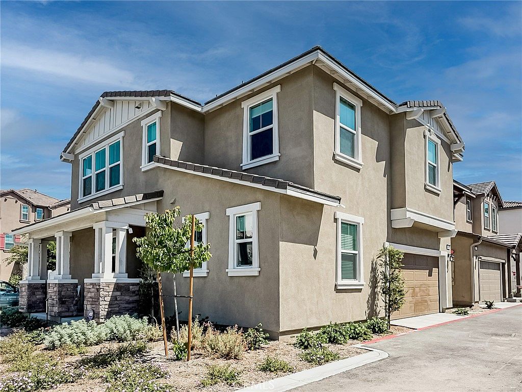 40247 Birchfield Dr photo 2