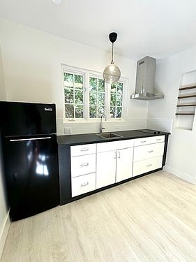 6 F St photo 4