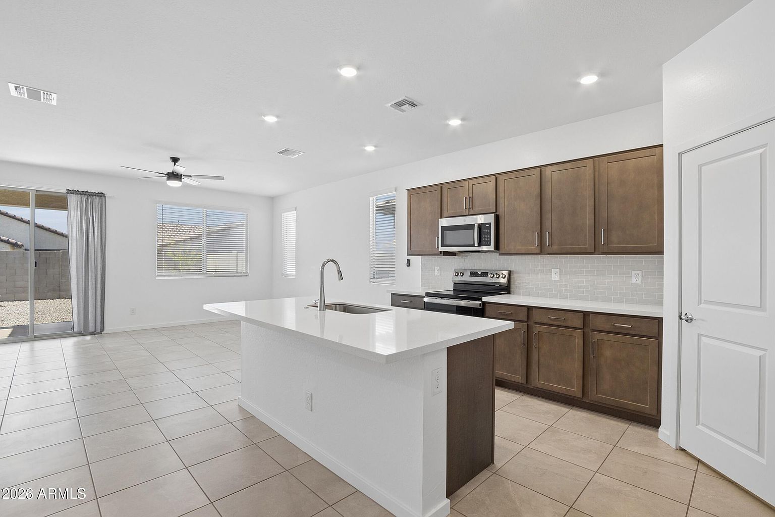 25293 W Wayland Dr Buckeye, AZ 85326 photo 2