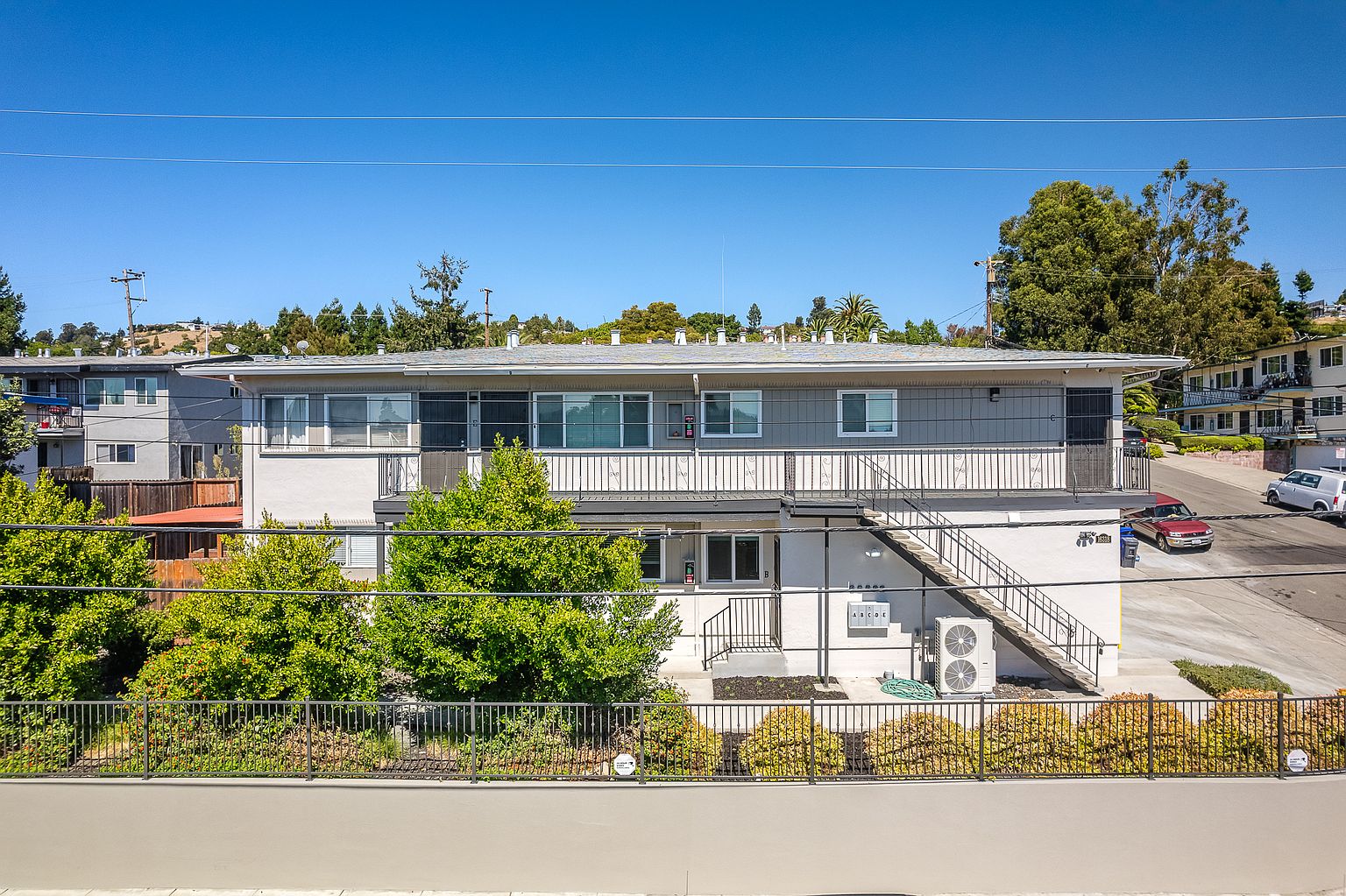 2BR/1BA Apartment on Maubert Ave · San Leandro photo 4