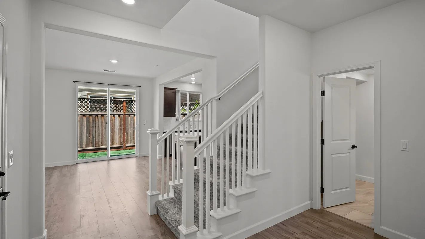 7461 Walker Way photo 3