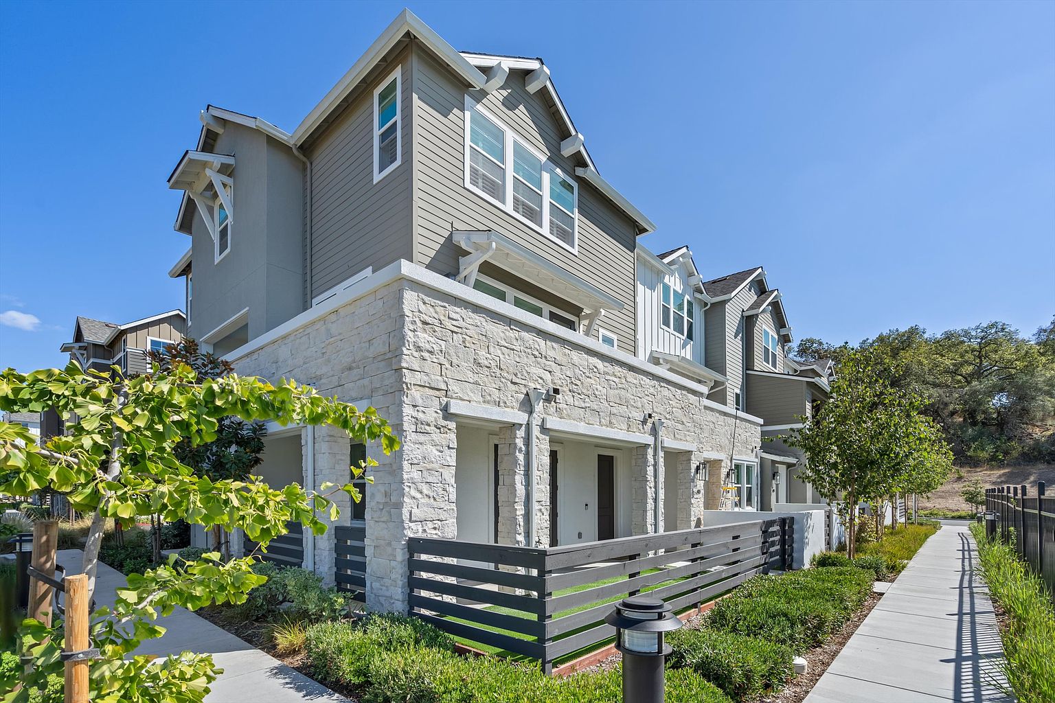 409 Semillon Ln photo 2