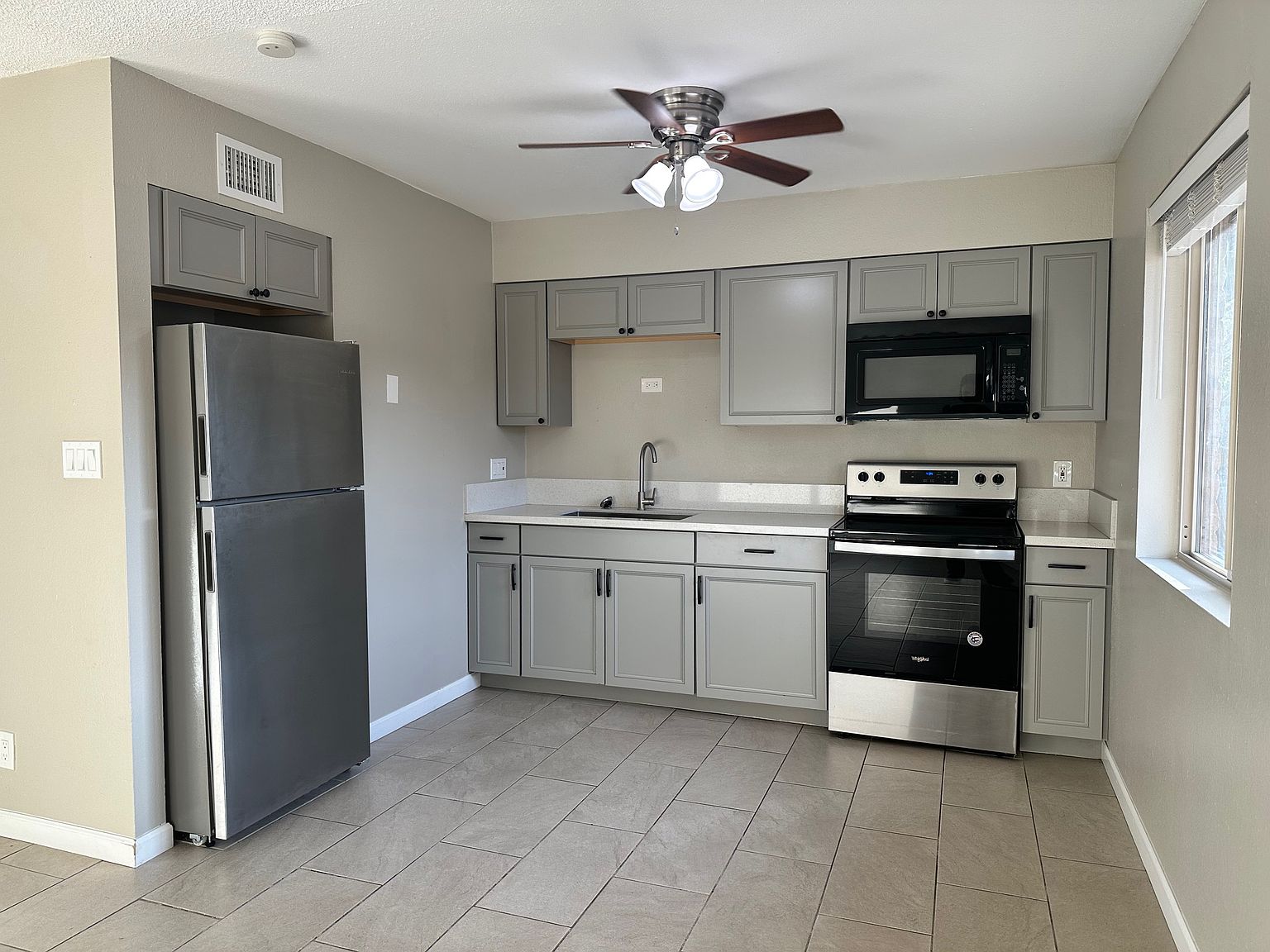 1810 E Virginia Ave photo 3