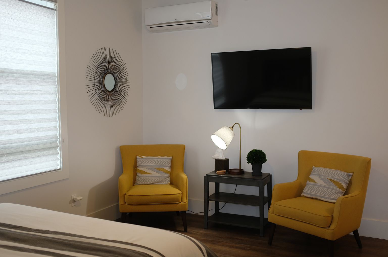 San Pedro Square Apartments photo 3