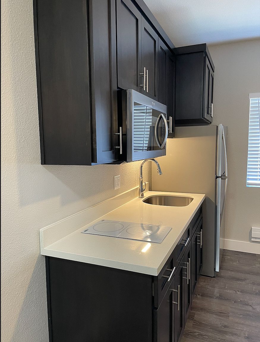 0BR/1BA Apartment on E Lake Ave · Watsonville photo 2