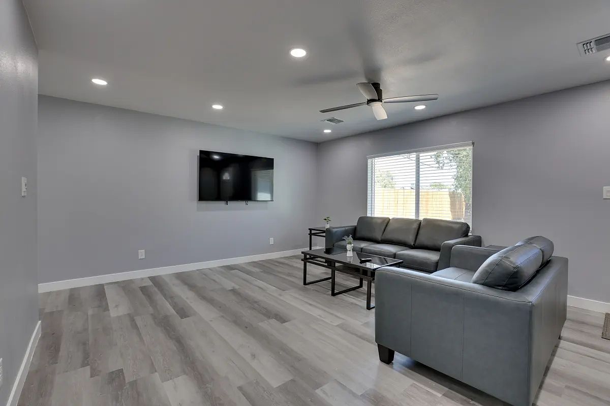 2140 W Vista Ave photo 4