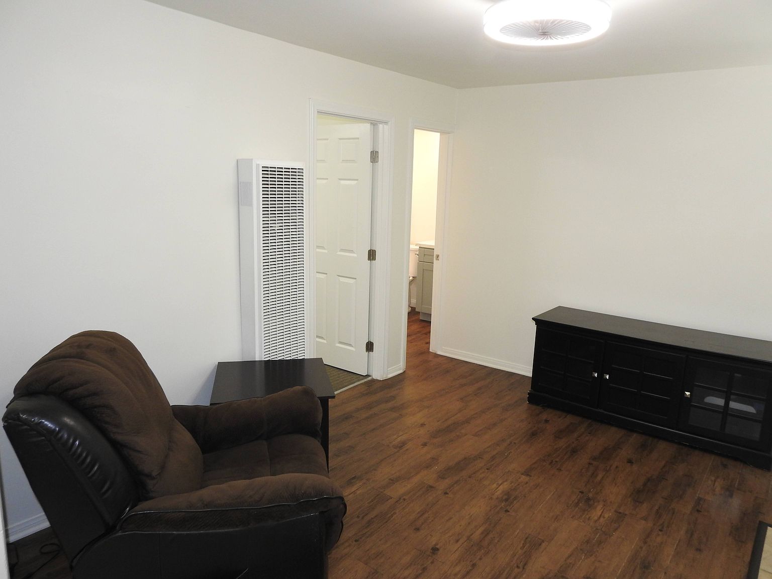 2966 E St photo 2
