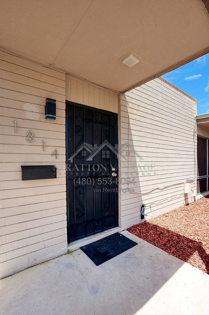 1814 W Frier Dr photo 3
