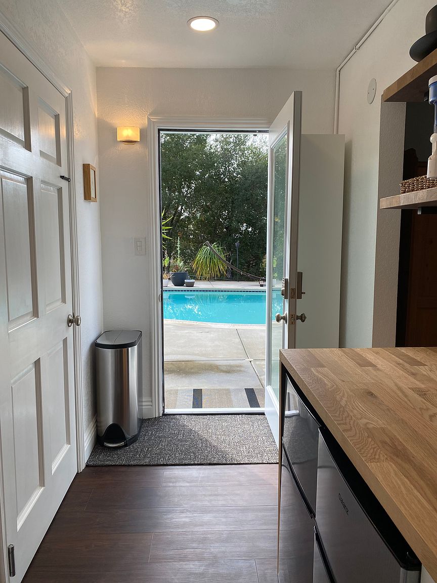1127 Valencia Dr photo 3