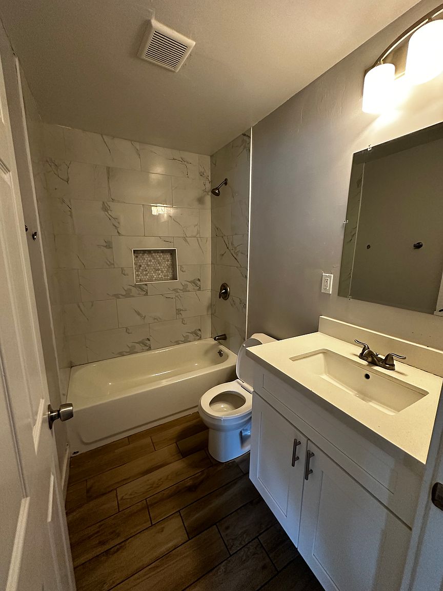 3746 E Taylor St photo 2