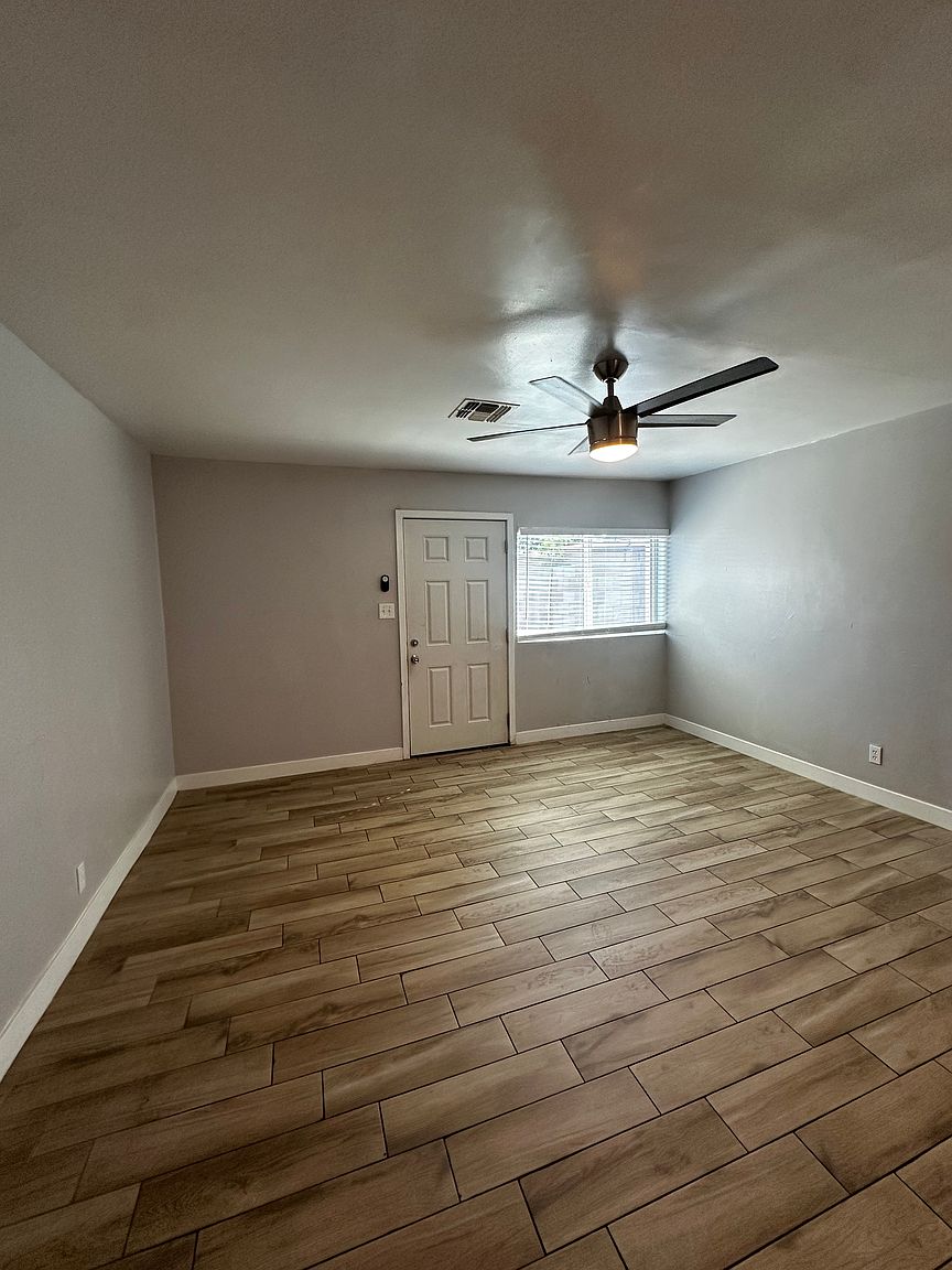 3746 E Taylor St photo 3