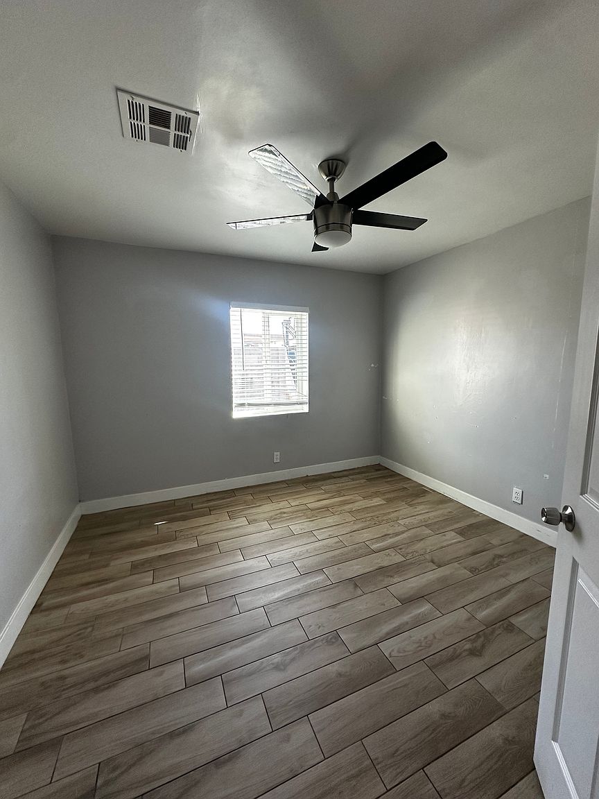 3746 E Taylor St photo 5
