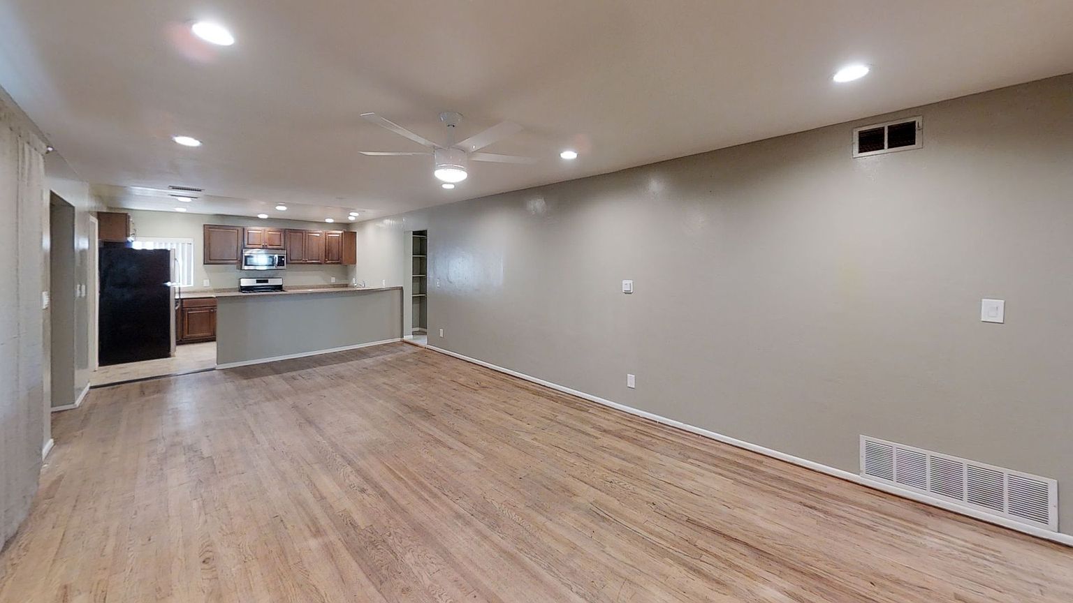 5120 63rd St photo 3
